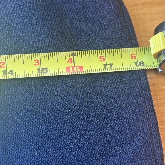 St John Collection Navy Blue Boucle Knit Pencil Skirt. Size 4 - Picture 5 of 9